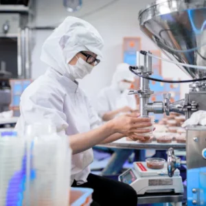 Photo d'une usine agroalimentaire pour illustrer le dépigeonnage dans le secteur agroalimentaire.